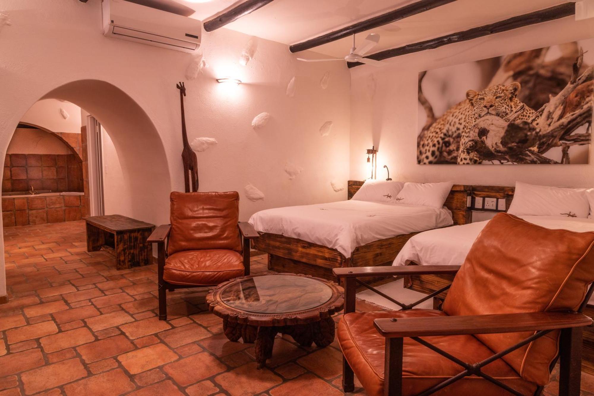 Mount Etjo Safari Lodge Kalkfeld Bagian luar foto