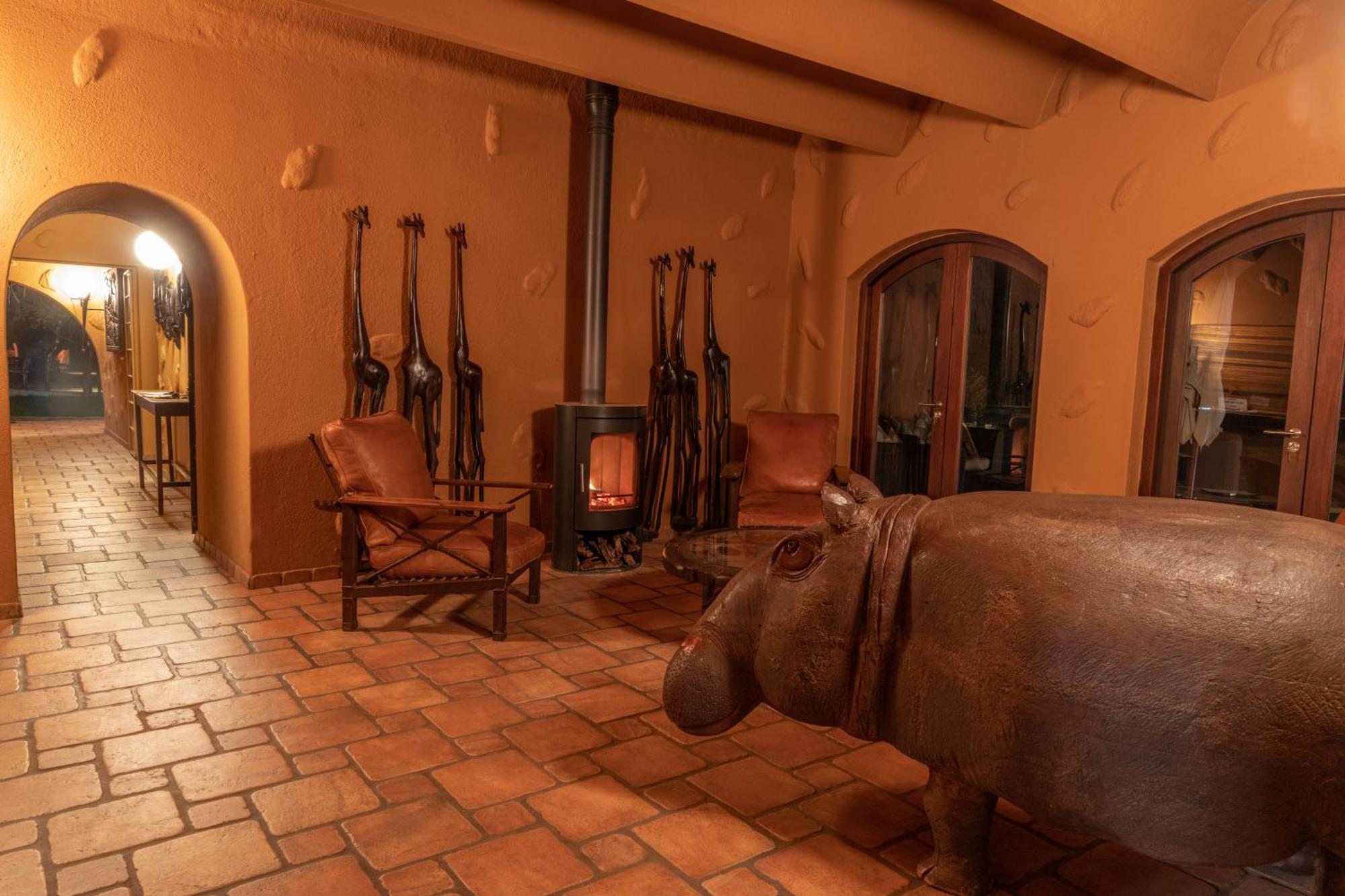 Mount Etjo Safari Lodge Kalkfeld Bagian luar foto